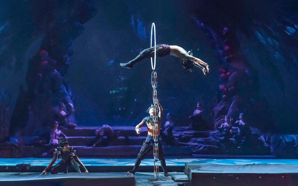Xi'an Acrobatic Troupe performing Swan Lake with breathtaking acrobatics