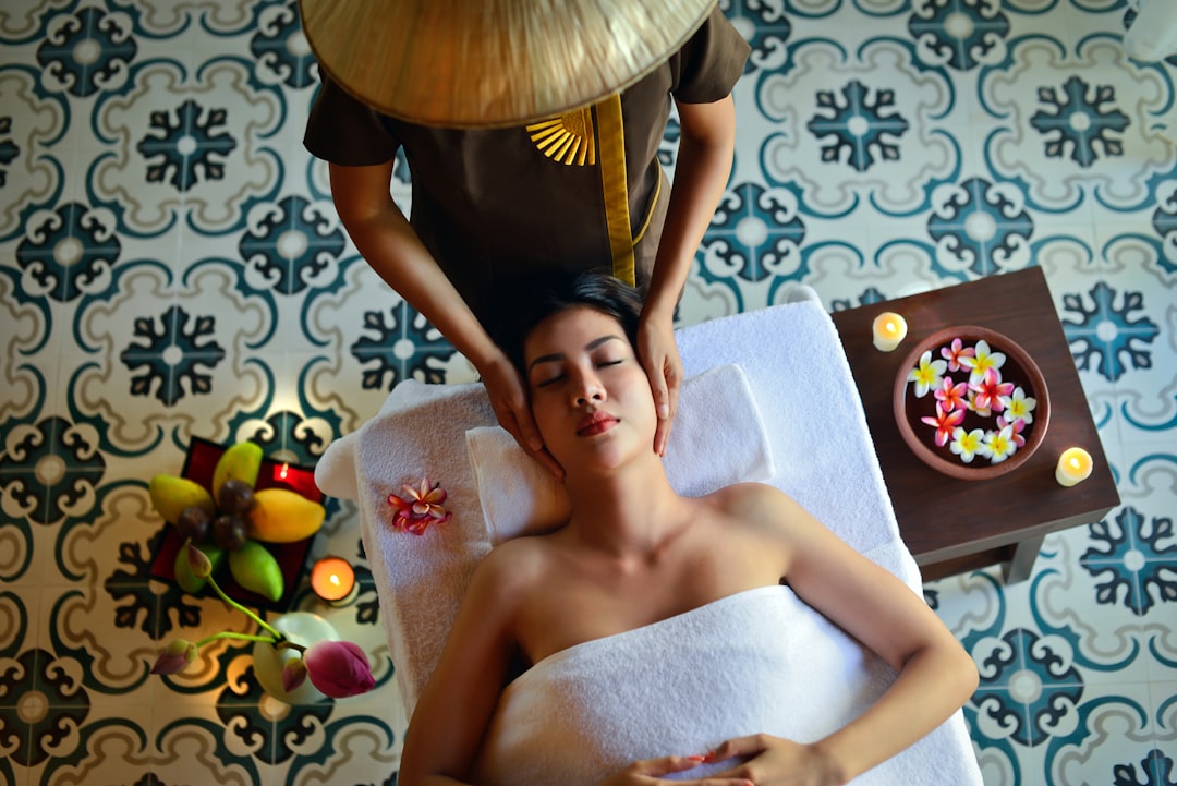 TCM Head Massage Therapy session